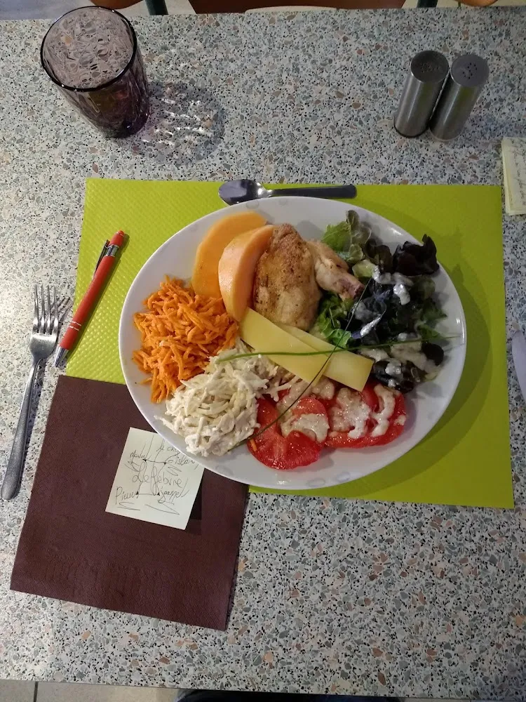 Ûne Salade Estivale Composée Pour Se Poser